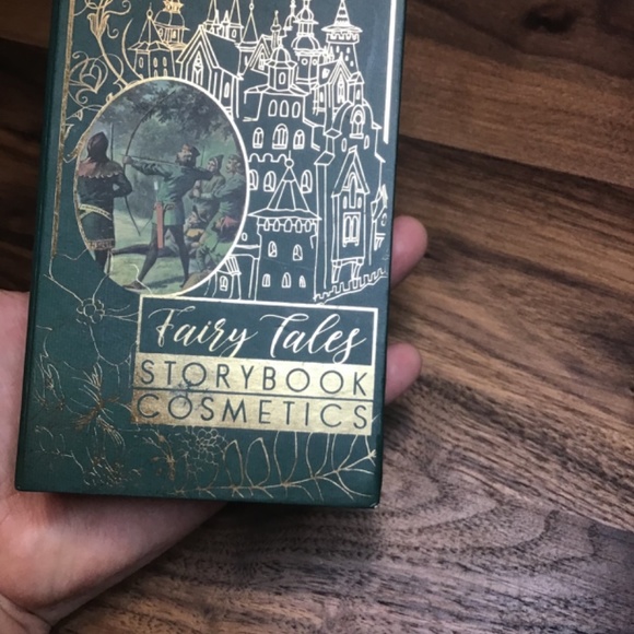 Storybook cosmetics eyeshadow pallet - Picture 3 of 7